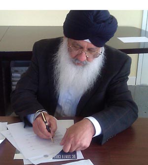 Sikh-signing (40K)