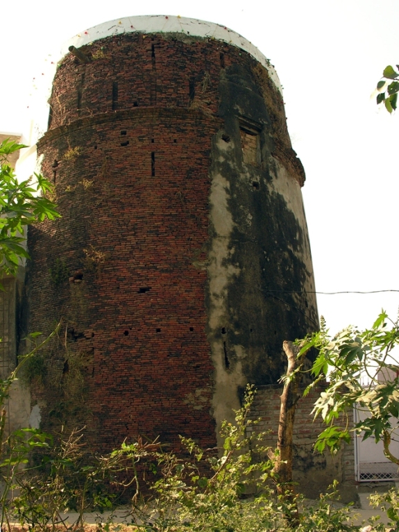 Last burj of Sadhaura fort (344K)