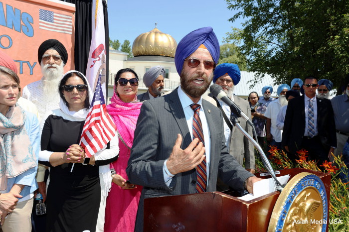 Sikh Awareness and Appreciation Month of April_Bill HB2832 Signing_3 Aug 2019_at Palatine gurdwara_Rajinder Singh Mago introduced Governor Pritzker.JPG