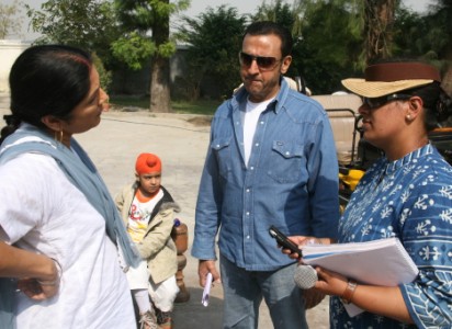 Ish with Neena Gupta - At the sets of Chhevan Dariya (54K)