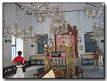 synagogueinside (27K)