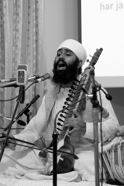 Rattan Singh Bhamrah playing Taar Shehani (129K)