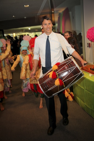 Mayor Van Dhol Photo by Gurk Bainsss (77K)