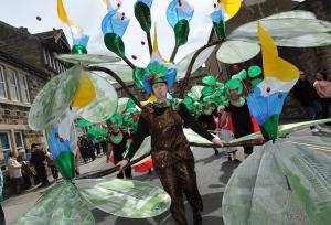 OtleyCarnivalMS1.display.jpg (17K)
