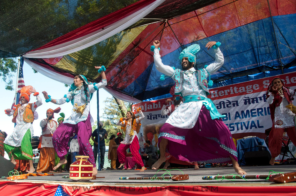 PAHS uc davis bhangra team (340K)