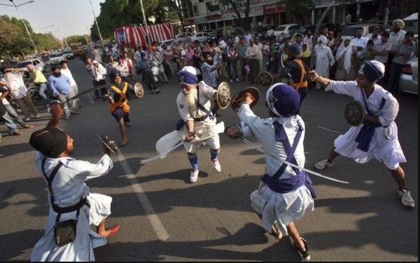 Gatka at Chandigarh (107K)