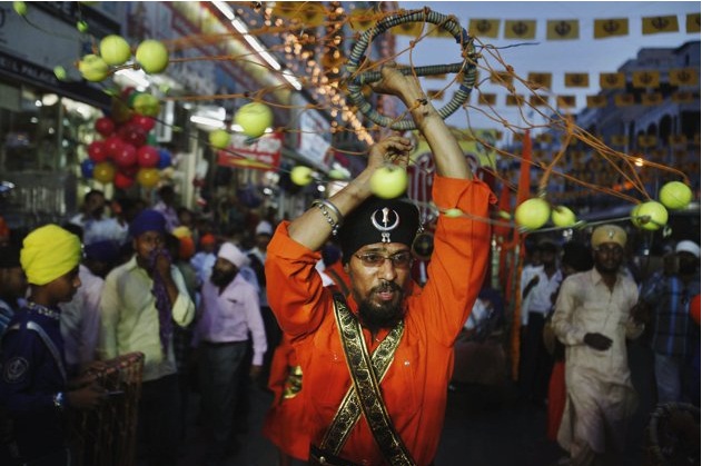 Gatka at Hazur Sahib (108K)