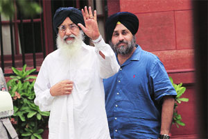 M_Id_220665_Punjab_CM_P_S_Badal_and_his_deputy_Sukhbir_Singh_Badal (18K)