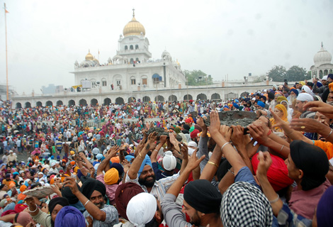 Karsewa-of-Sariwar-at-Bangla-Singh-2 (110K)