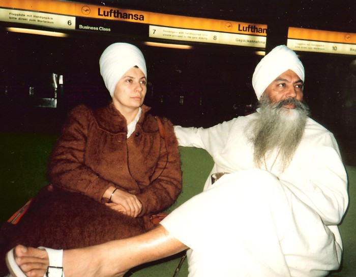 Yogi Bhajan_TarnTaranKaur_Germany1986 (80K)