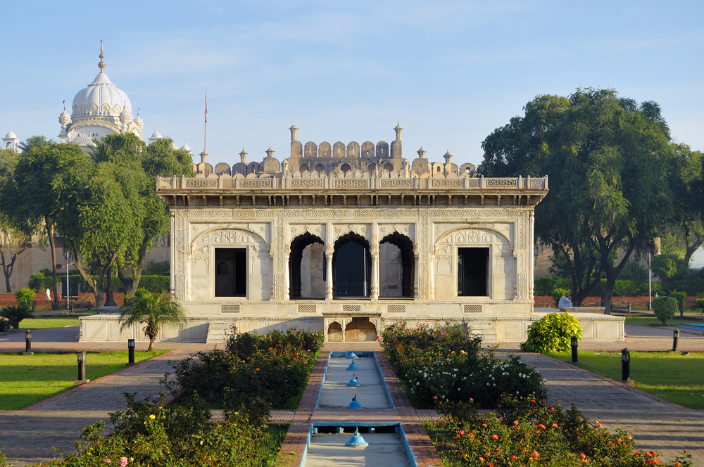 Hazuri Bagh (693K)