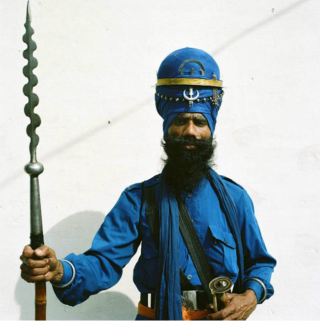 8_nihang_sikh_warrior_photographs (270K)