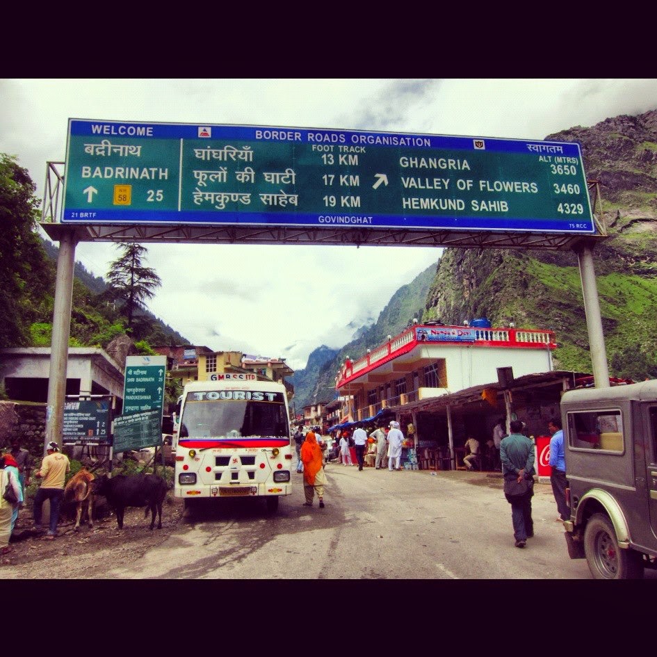We arrive at the base! 4329km to the top. (216K)