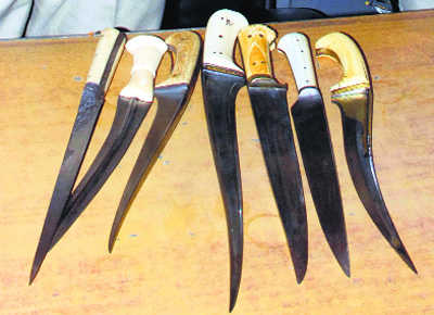 daggers (34K)