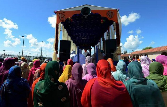 EC Sikh Parade06 (76K)