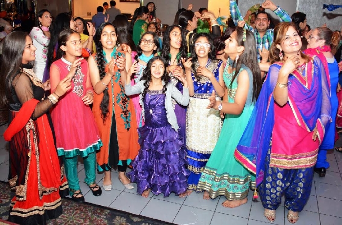 PCS GN2016_Rangla Punjab participants enjoying party_AMU_1378 (312K)