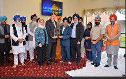 GGSF Chairman Inder Paul Singh Gadh honoring Rev Kaseman along with GGSF board members