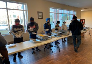 Chicago Sikhs Serve Food _ Salvation Army_Xmas Lunch_2.jpg
