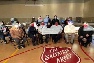 Chicago Sikhs Serve Food _ Salvation Army_Xmas Lunch_3.jpg