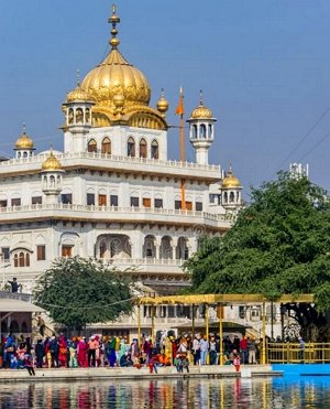 akal-takht-sikh-political-assembly-building-amritsar-india-reflections-white-buildings-sikh-religious-authority-300.jpg