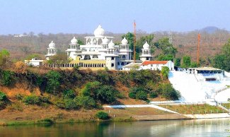 green gurdwara river.jpg