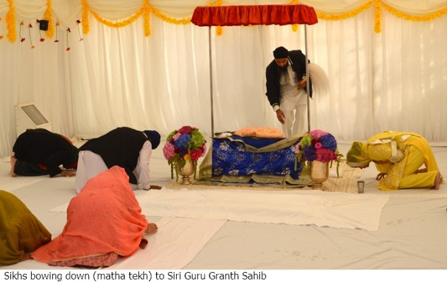 bowing to guru.jpg