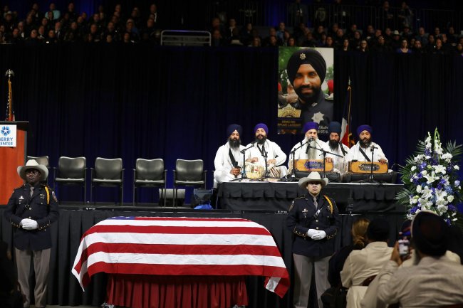 funeral of dhaliwal 8 kirtan.jpg