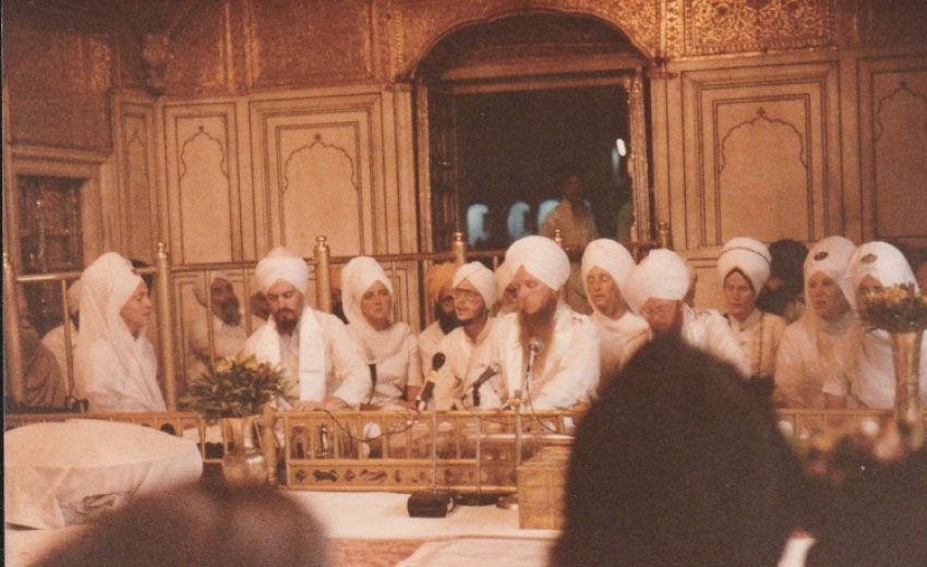 Image result for pics of women performing kirtan in golden temple