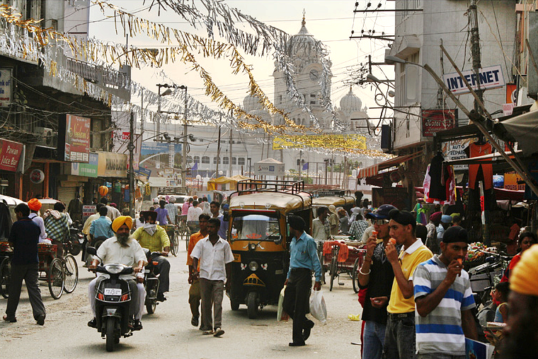Nihang turns ‘demolition man’ to free Amritsar of encroachments | SikhNet