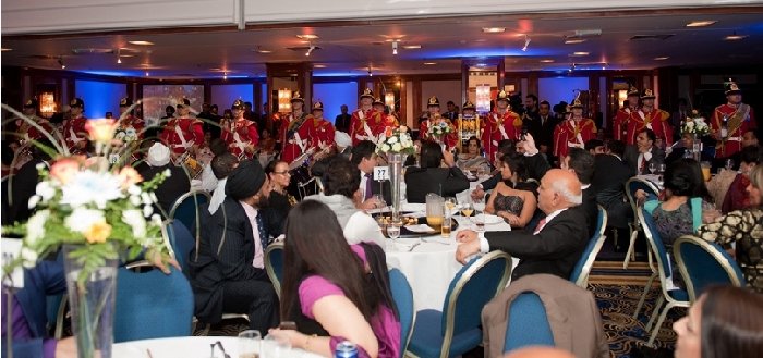 GuestsEnjoying (199K)