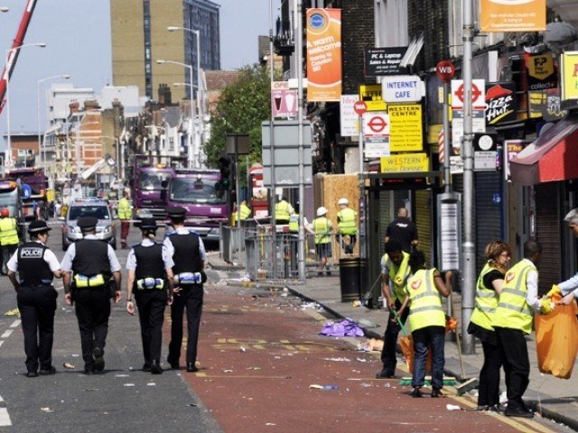 LondonRiotsAFP (105K)