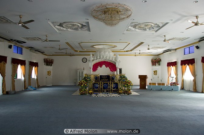 SikhTempleInterior (78K)