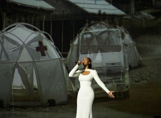 Beyoncé-UN-2 (33K)