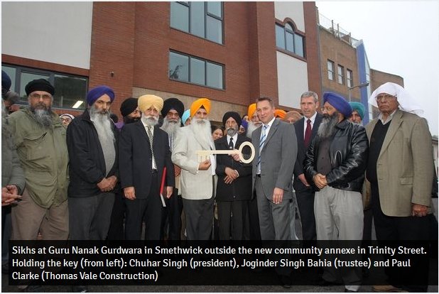 SikhsAtGurudwara (209K)