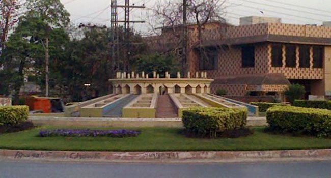 Shadman-Chowk-Lahore1 (74K)