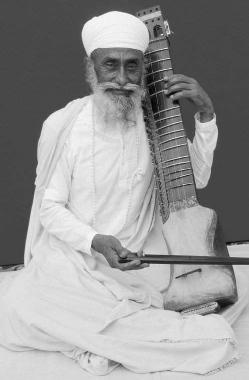 satguru-jagjit-singh-ji-on-dilruba (62K)