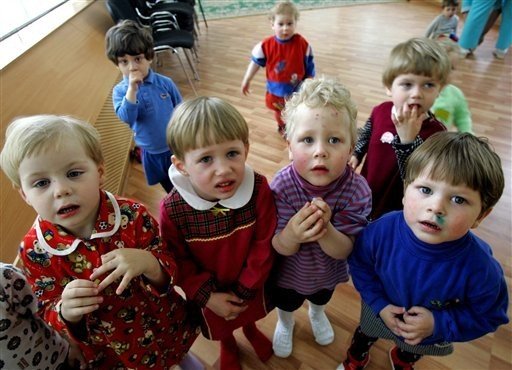 ChildrenLookOn (62K)