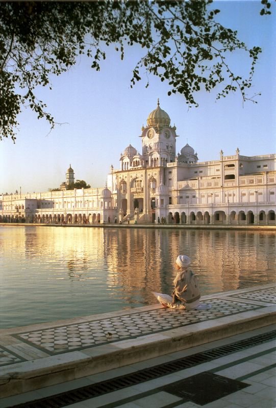 golden-temple-clock-tower (101K)