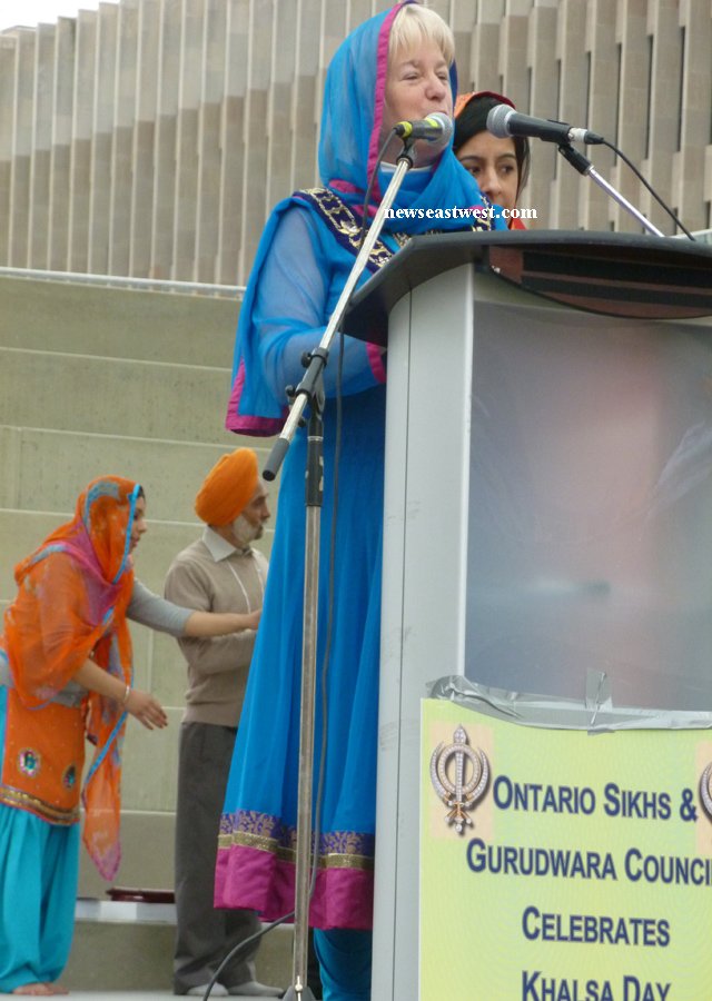 DressedInPunjabi (293K)