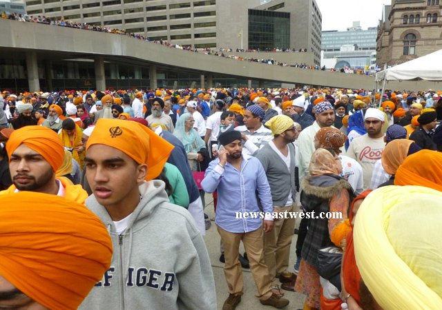 Toronto-Vaisakhi-parade-20131 (247K)