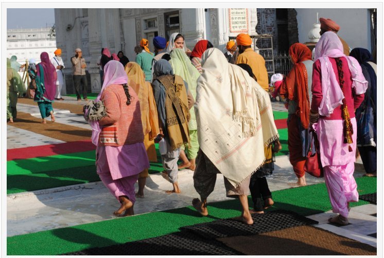 WomenWashFeet (100K)