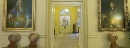 behindfrontdoor-540 (97K)