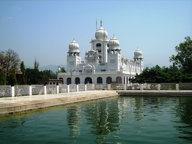 Gurudwara-Kiratpur-Sahib (210K)