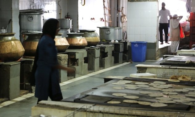 220813trasikh0452_191b2gp-191b2gt (81K)