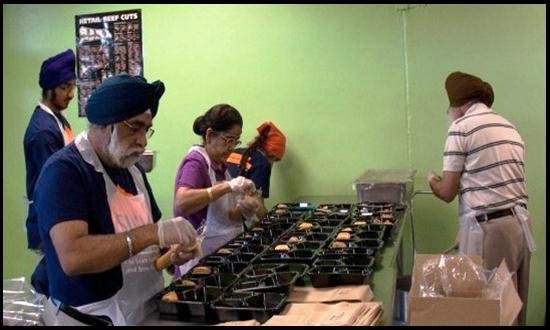 GP-Singh-with-Sikhs-at-Food-bank (31K)