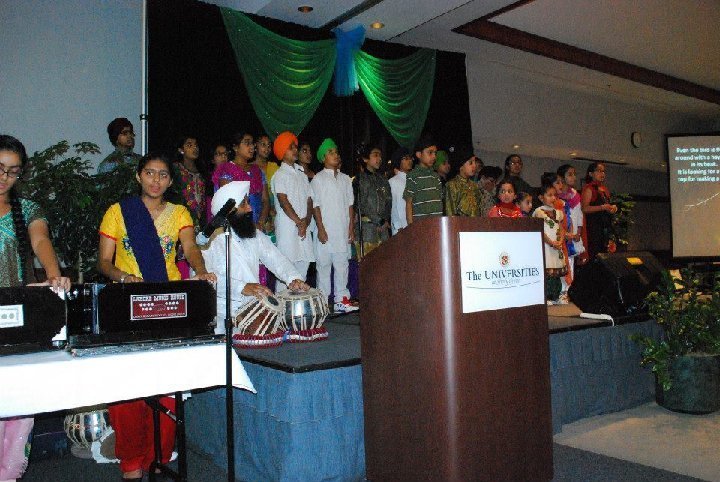 ChildrenSinging (93K)