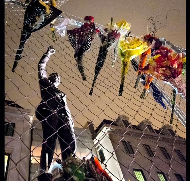 FlowersInTribute (373K)