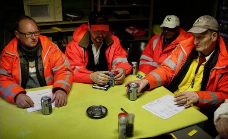 GroupOfAlcoholics (239K)