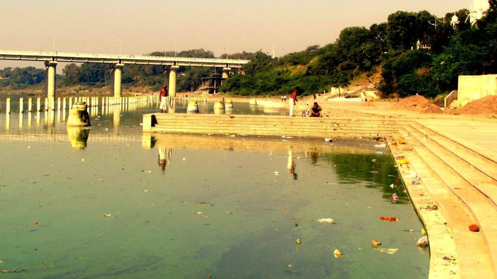 Gurdwara-Banda-Ghat-near-Godavari (98K)