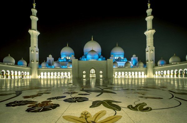 Sheikh-Zayed-Grand-Mosque-sanjay-600x395 (56K)